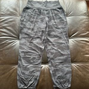 Athleta salutation joggers